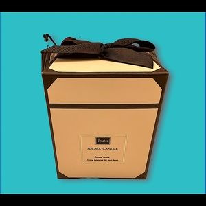 •Menahem Luxury Fragrance Candle